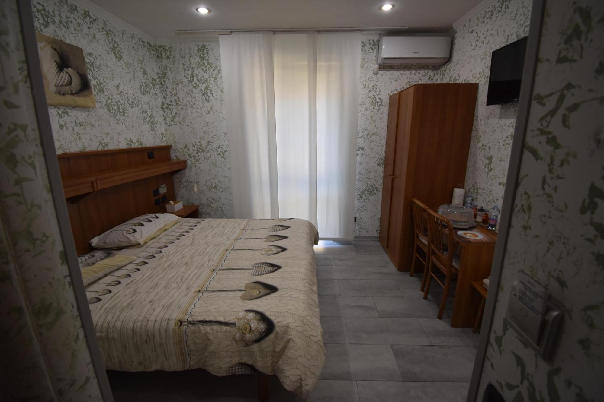 VichyeNichy Hotel Morena Phòng bức ảnh