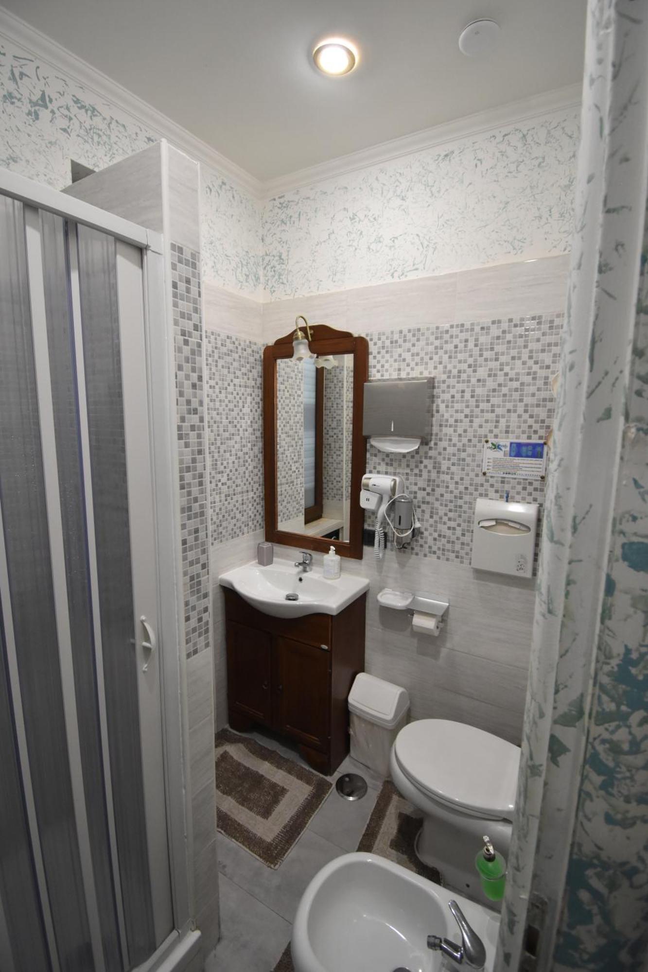VichyeNichy Hotel Morena Phòng bức ảnh