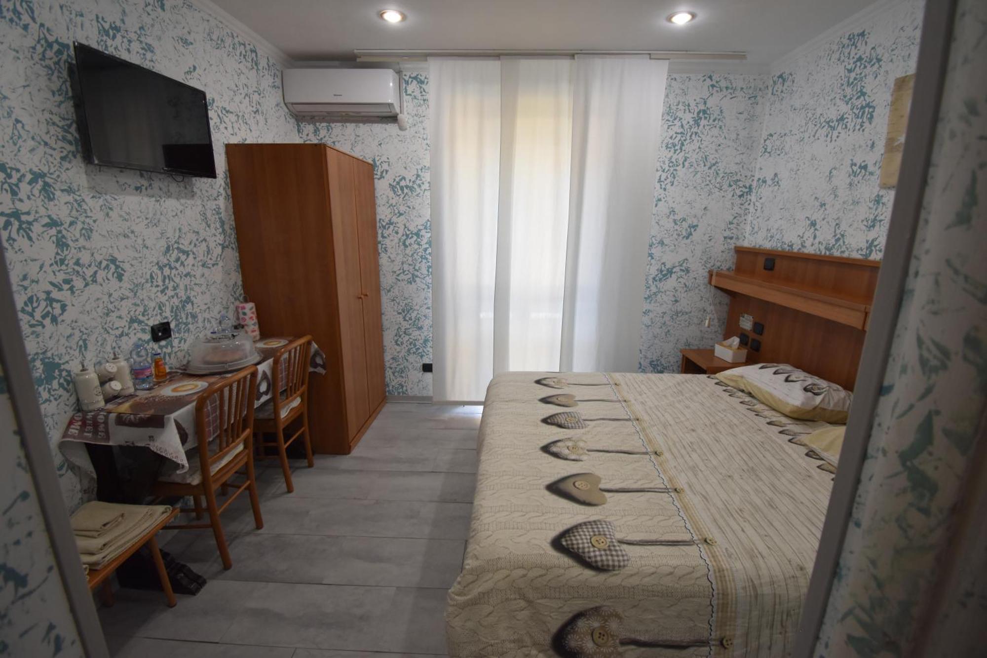 VichyeNichy Hotel Morena Phòng bức ảnh