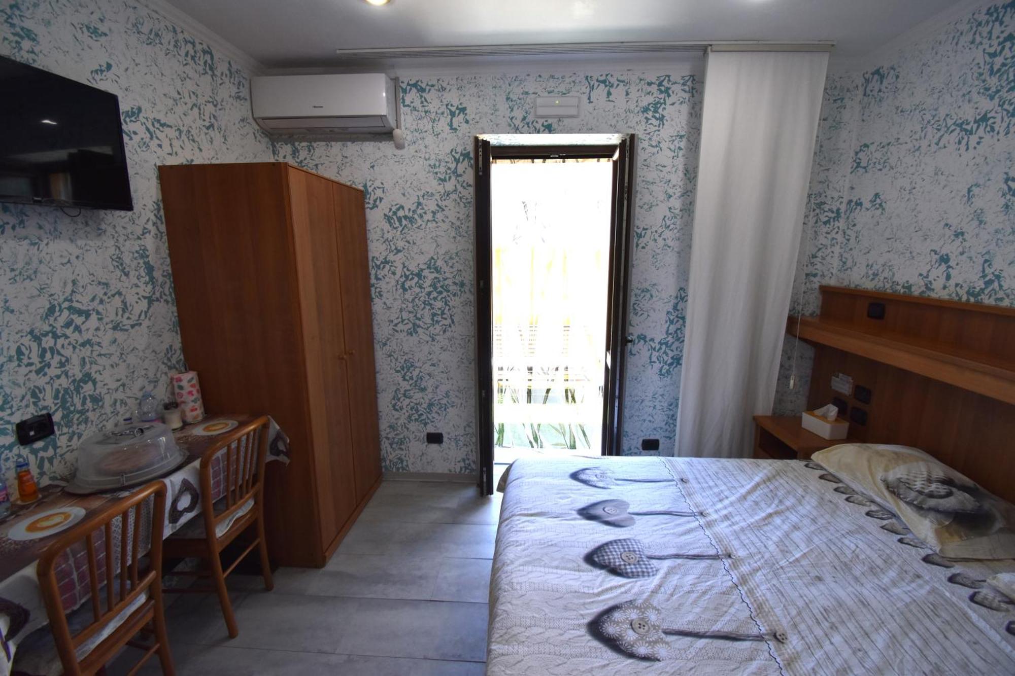 VichyeNichy Hotel Morena Phòng bức ảnh